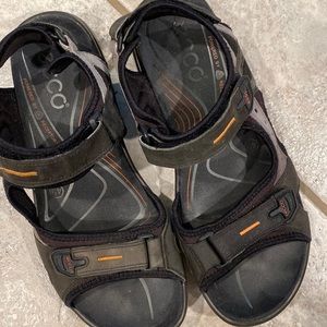 🌹4/$20 Men’s Ecco Yucatán Sandals